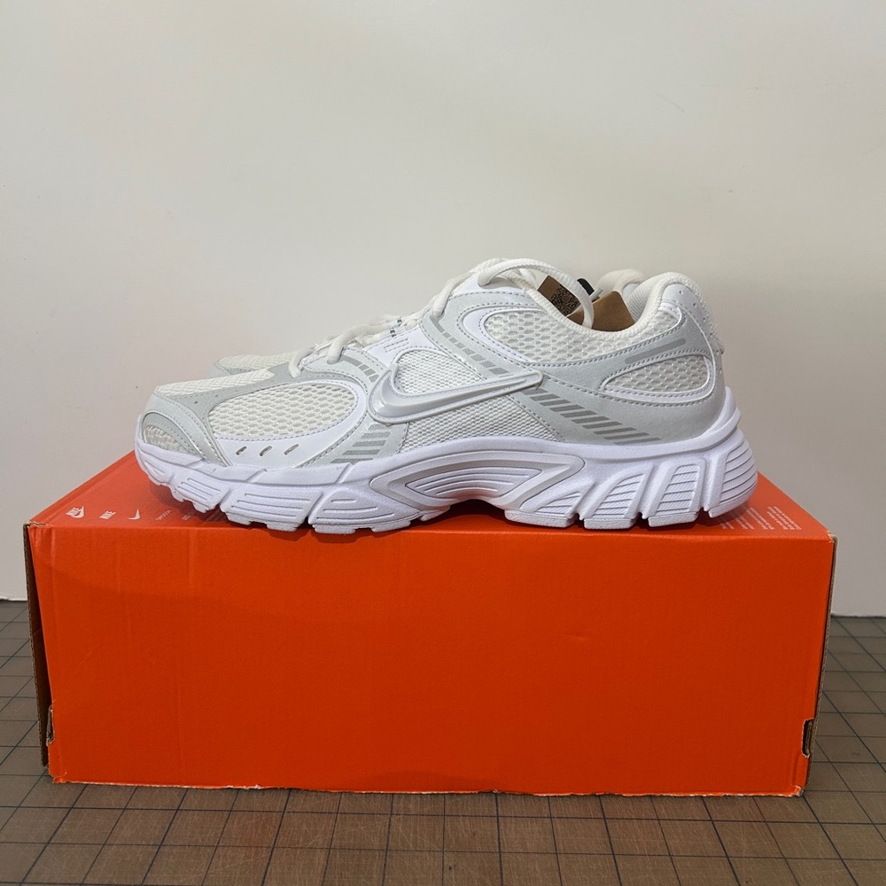 Nike V5 RNR ‘White Metallic Silver’